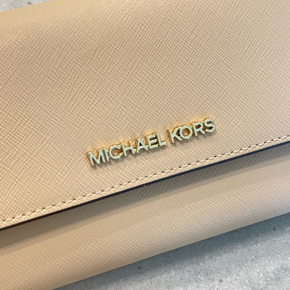 Michael Kors jet set travel wallet